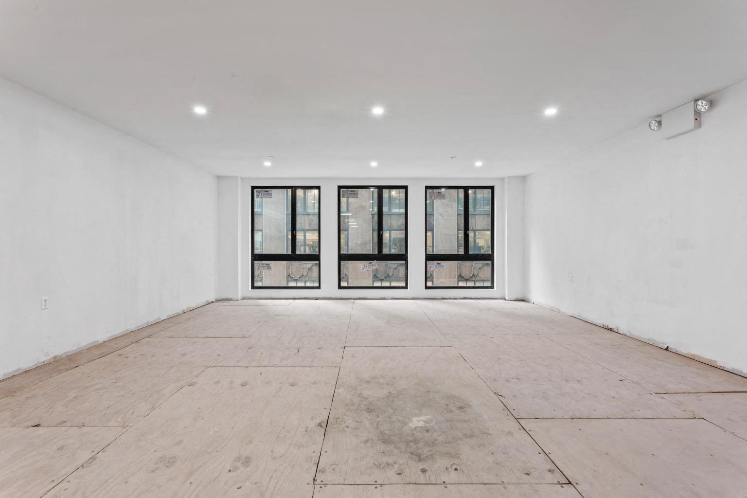 203-205 W 38th St
